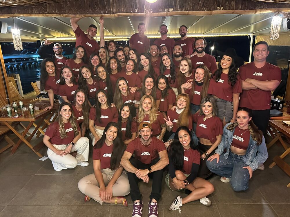 Turma do Desafio reunida com a blusa na confraternização de encerramento