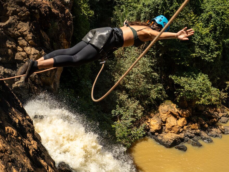 Queda livre no rope jump MG