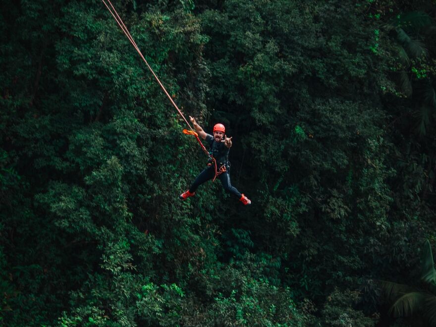 Queda livre no rope jump MG