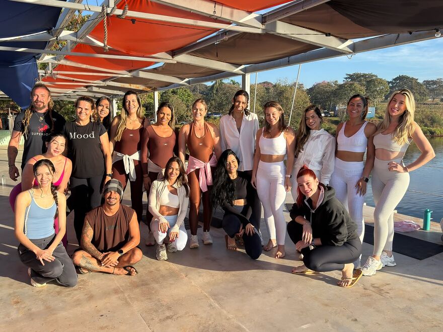 Roda de yoga da comunidade Adrena